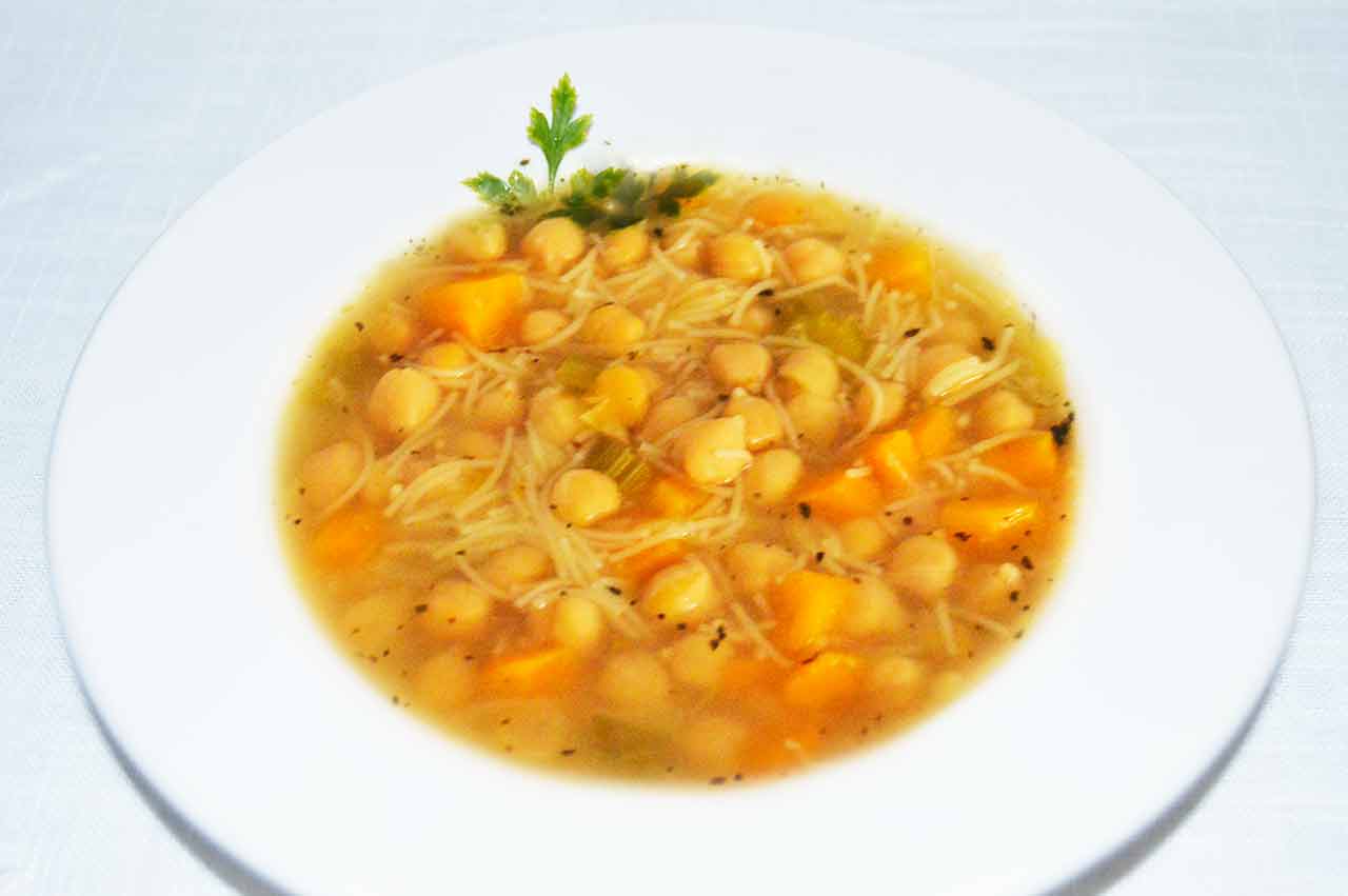 Garbanzos con fideos a la hierbabuena
