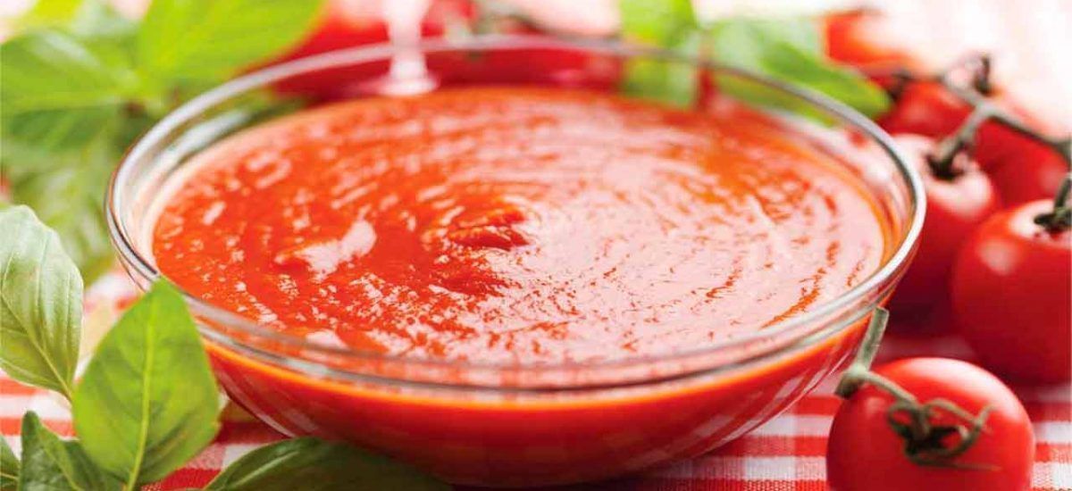¿Por qué es bueno comer salsa de tomate casera?